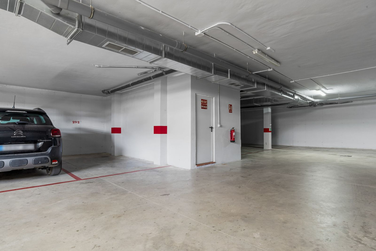 b430b5d8b9044ddeefd11fc562829168 - 24