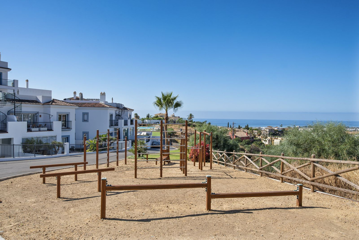 b430b5d8b9044ddeefd11fc562829168 - 27