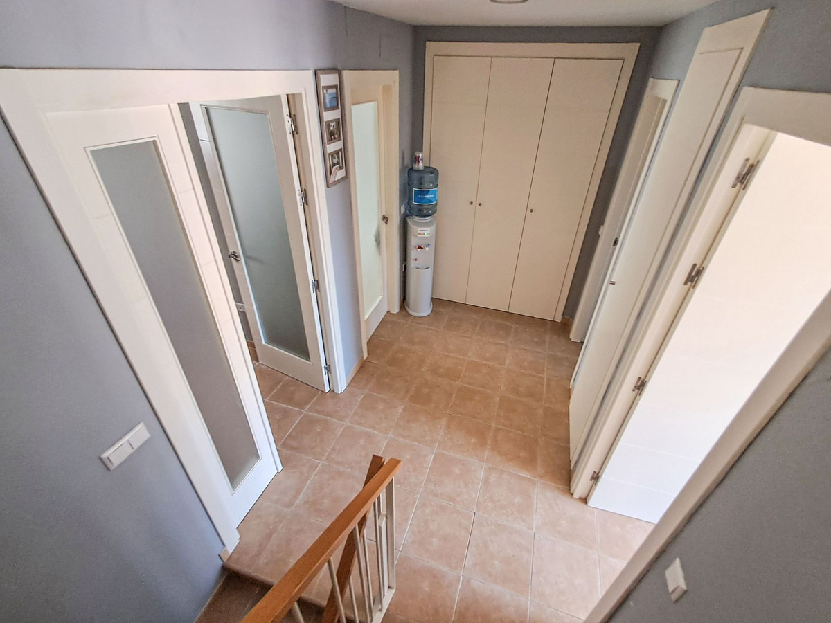 b45f0b265f054bae4e9bcccbcfb0cf9f - 17