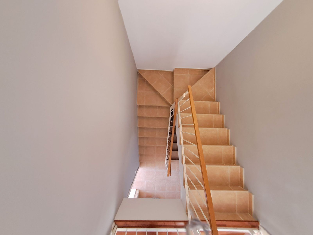 b45f0b265f054bae4e9bcccbcfb0cf9f - 18