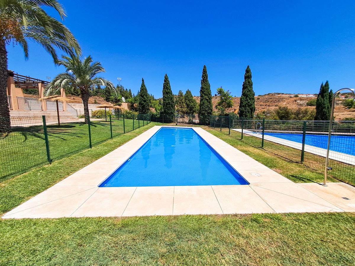 b45f0b265f054bae4e9bcccbcfb0cf9f - 2