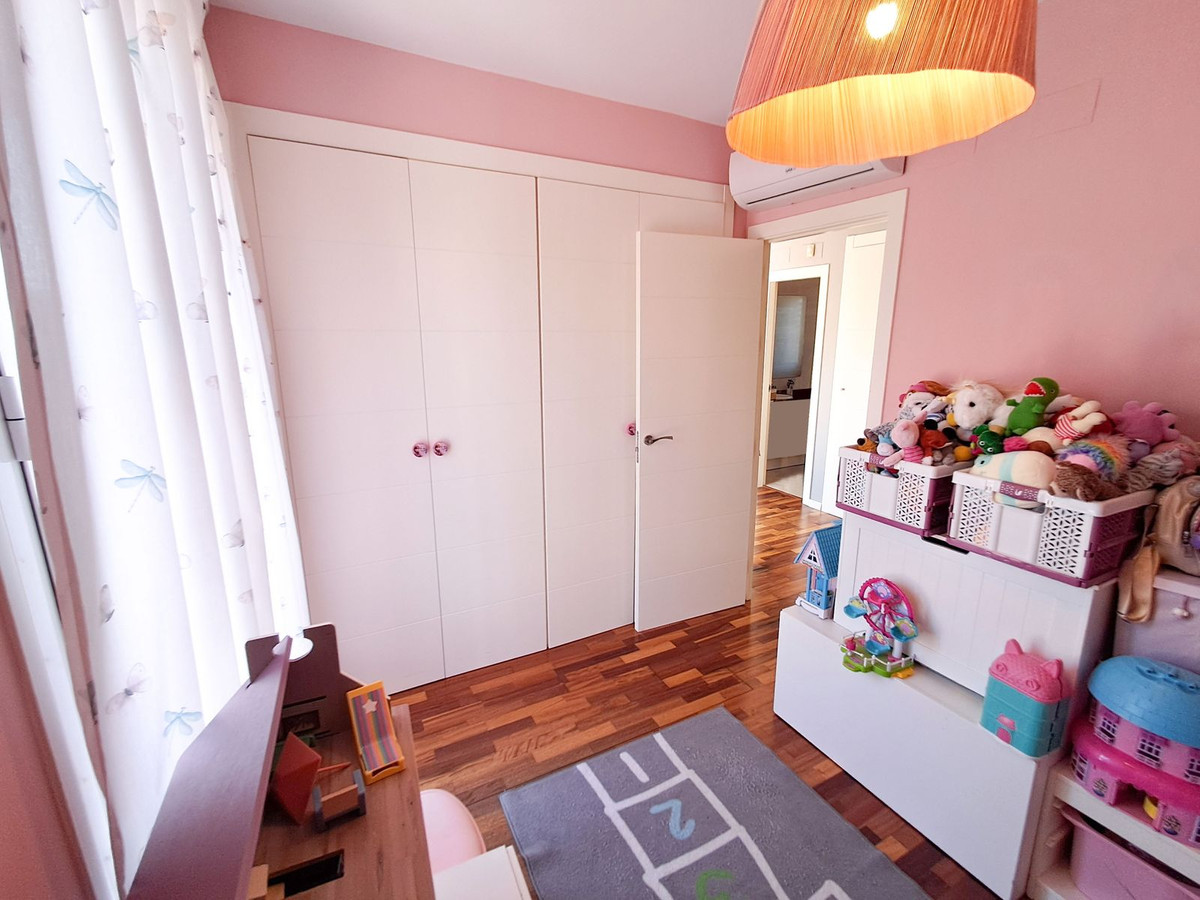 b45f0b265f054bae4e9bcccbcfb0cf9f - 21