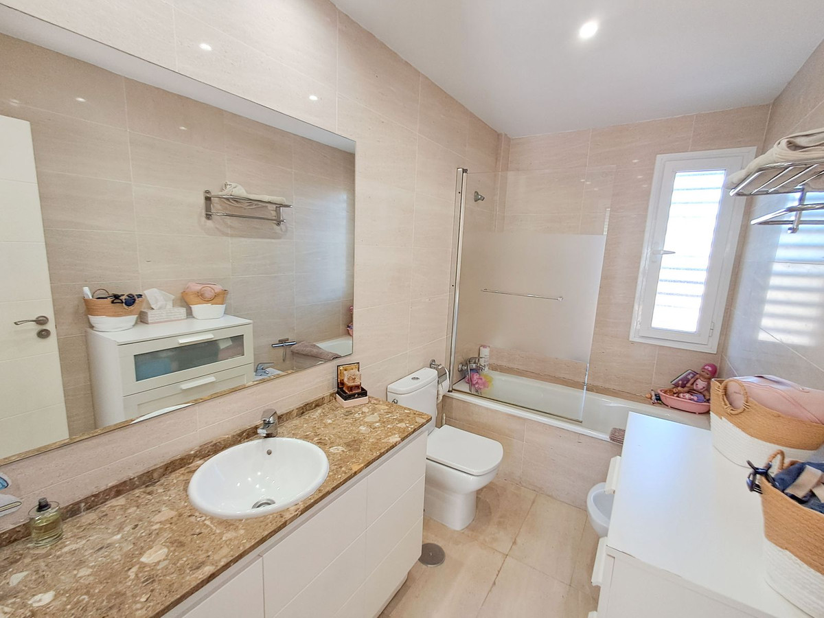 b45f0b265f054bae4e9bcccbcfb0cf9f - 23