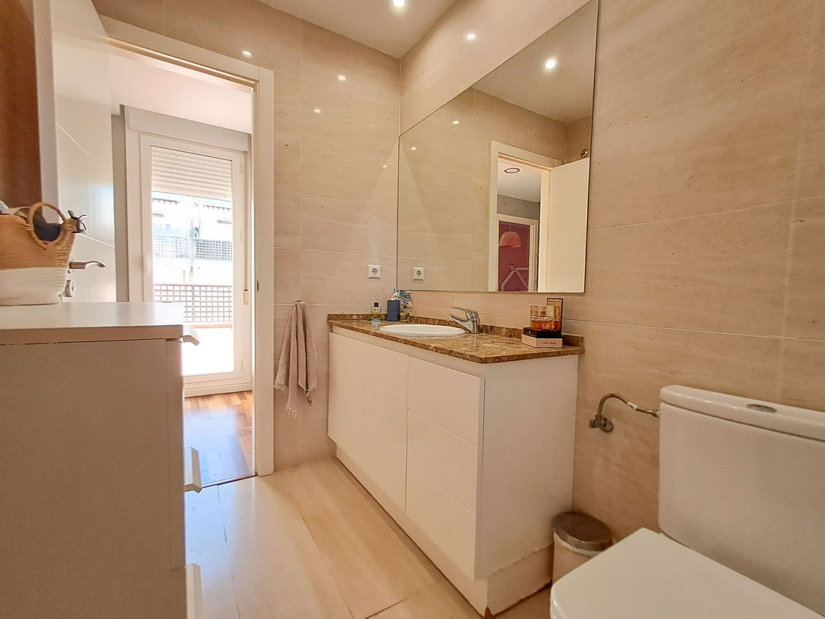 b45f0b265f054bae4e9bcccbcfb0cf9f - 24