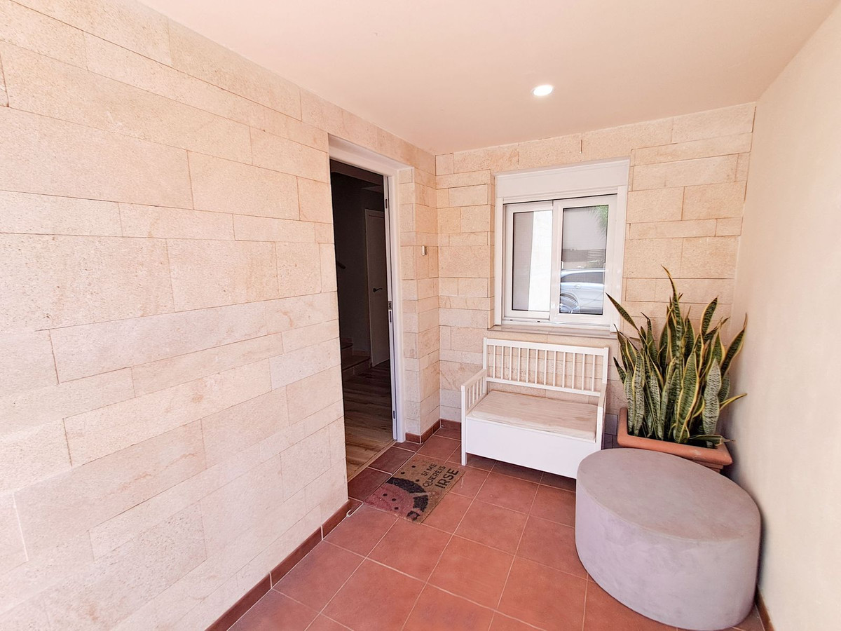 b45f0b265f054bae4e9bcccbcfb0cf9f - 3