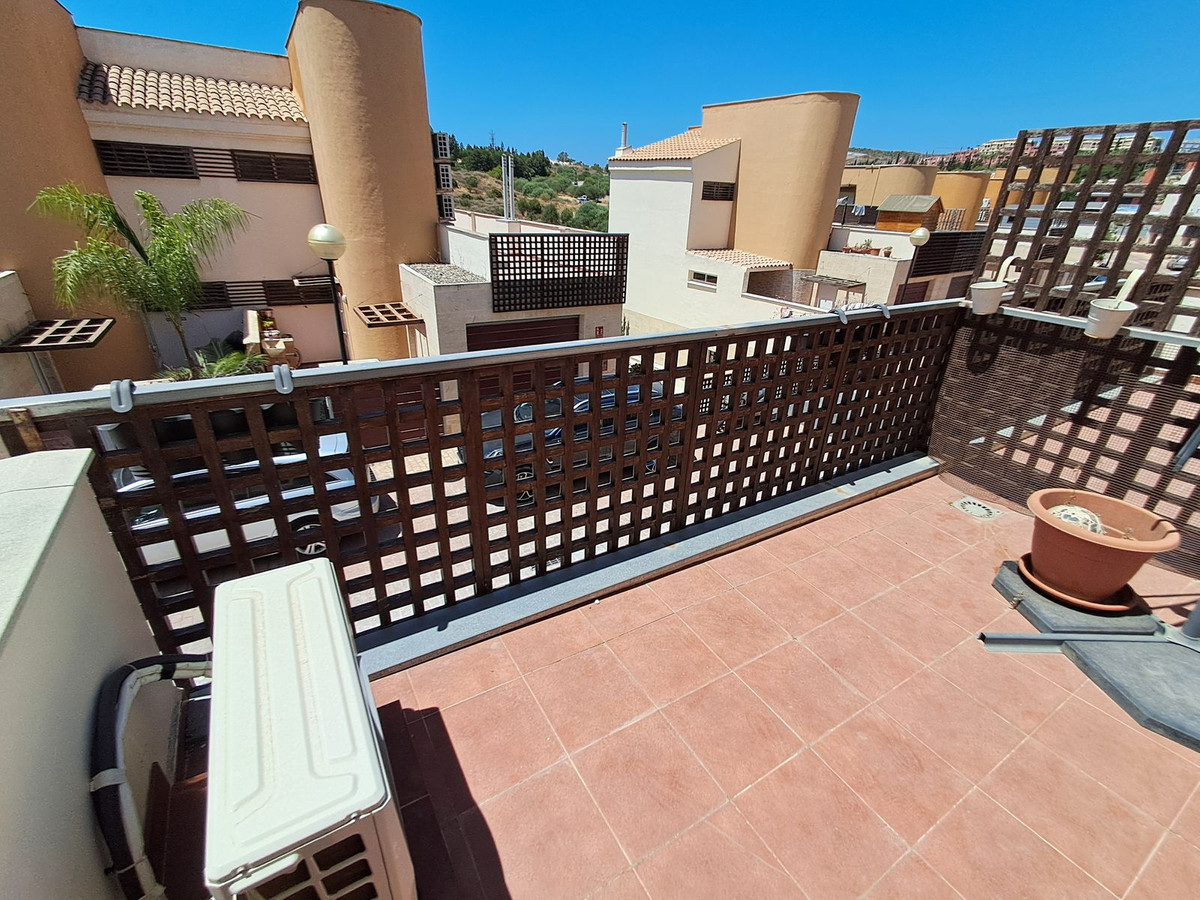 b45f0b265f054bae4e9bcccbcfb0cf9f - 30