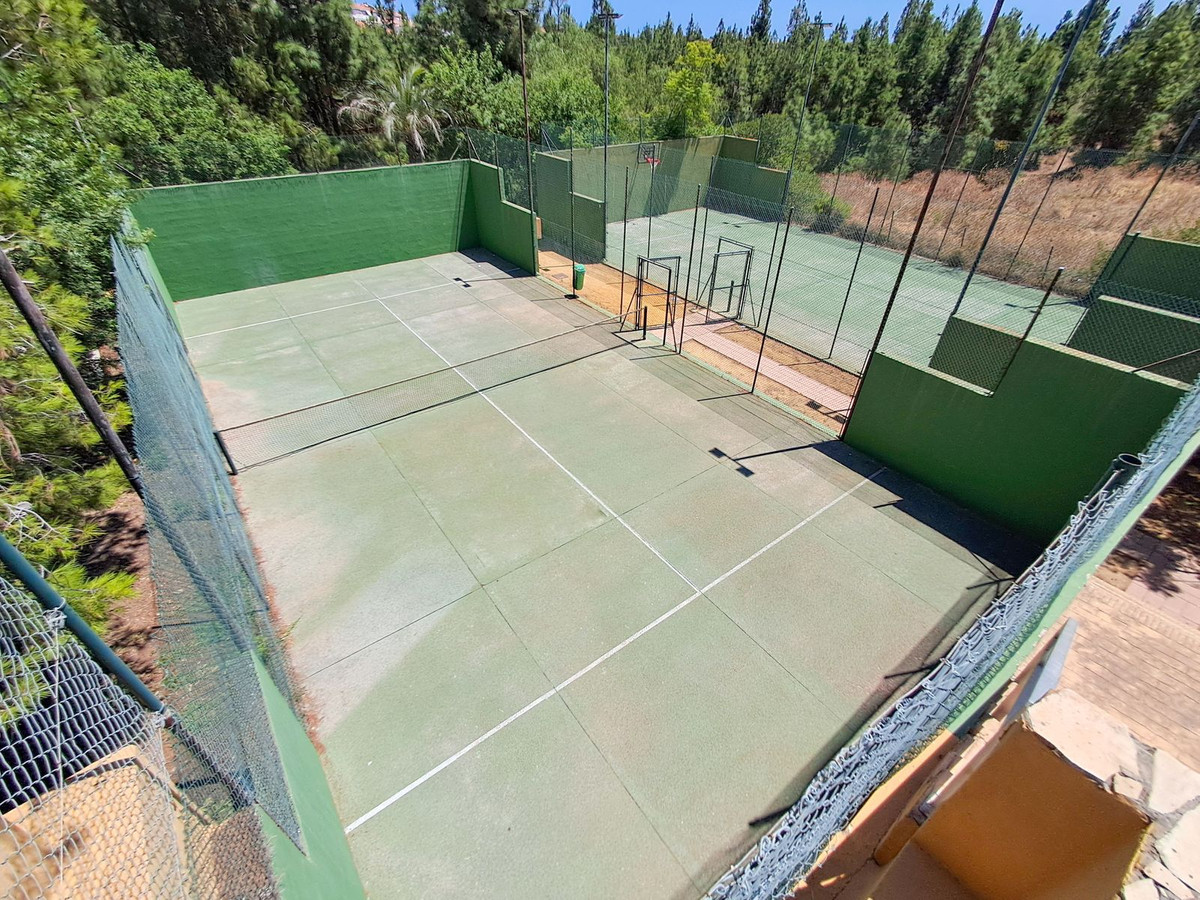 b45f0b265f054bae4e9bcccbcfb0cf9f - 31