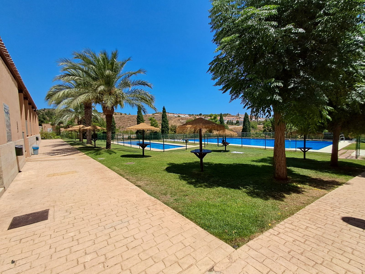 b45f0b265f054bae4e9bcccbcfb0cf9f - 34