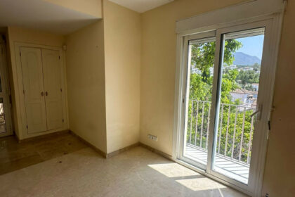 b915531df05cad971d83ac1796539b3d - 7