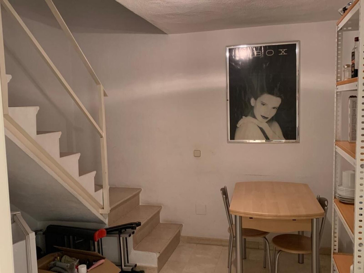 bec5b28d8d2b0910bf7be3da3296102f - 17