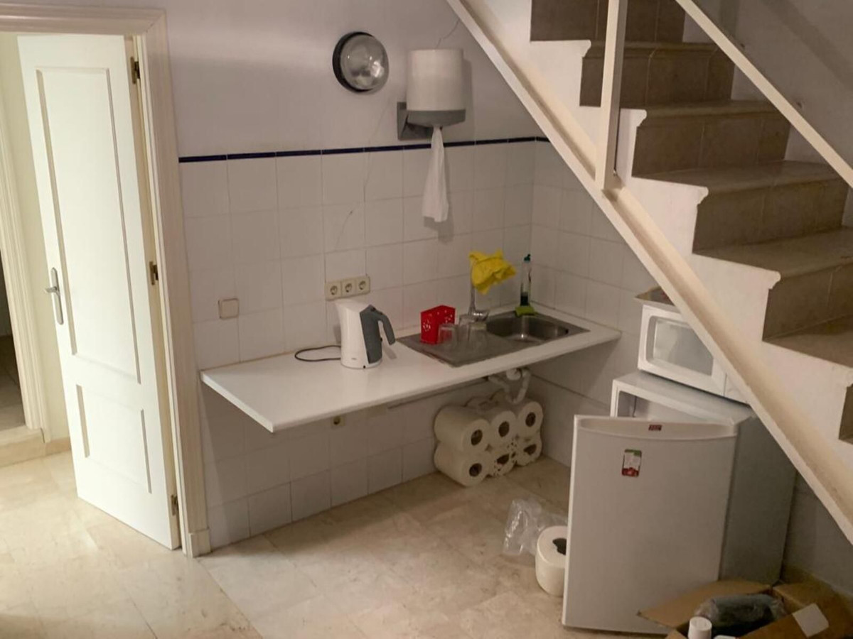 bec5b28d8d2b0910bf7be3da3296102f - 18