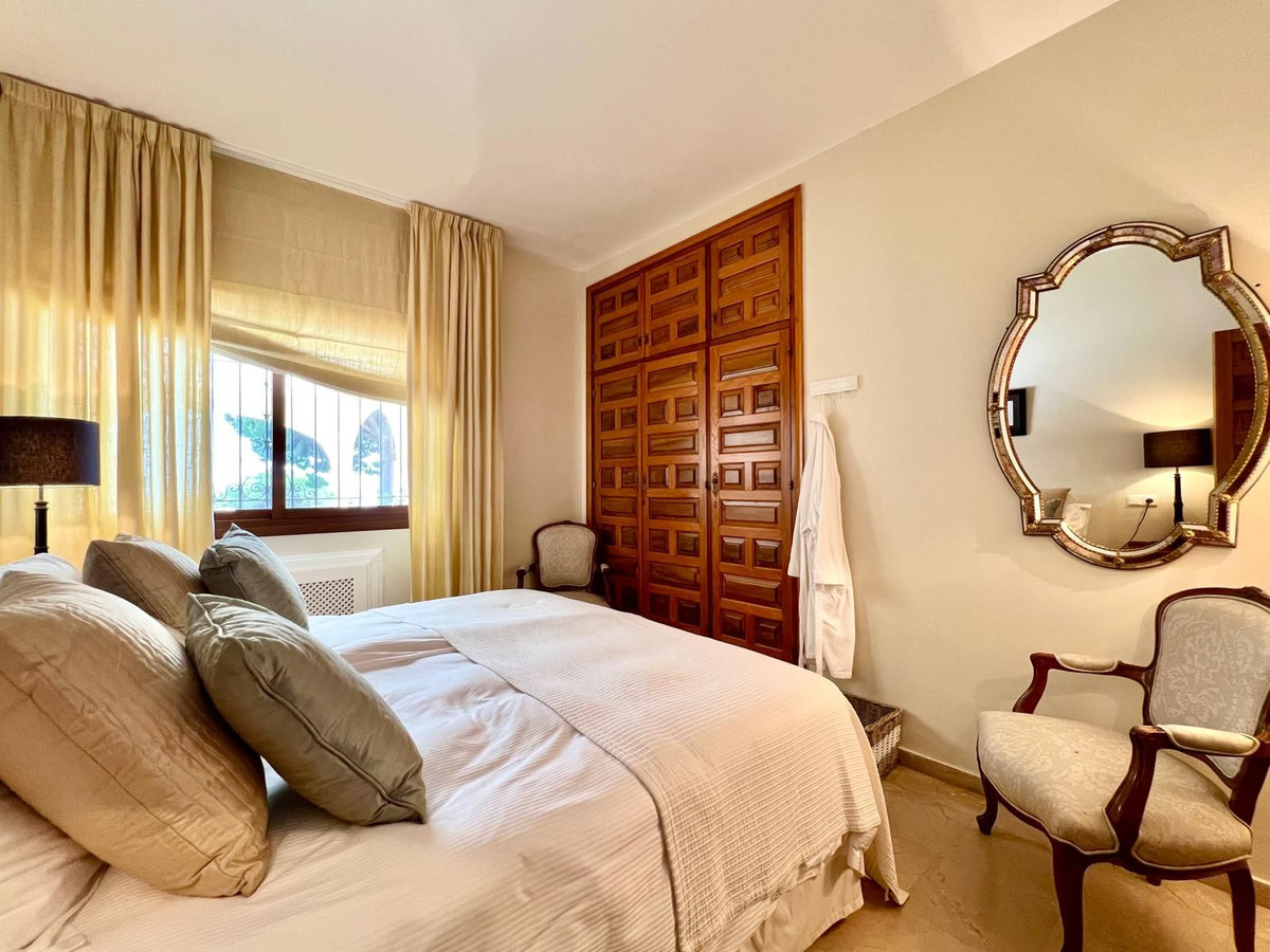 c1d5cb665195d6b2a549b7bdb23d3edc - 24