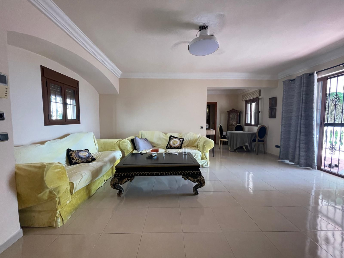 c2dbf284d3b9285f3d1e732d053d35ed - 12