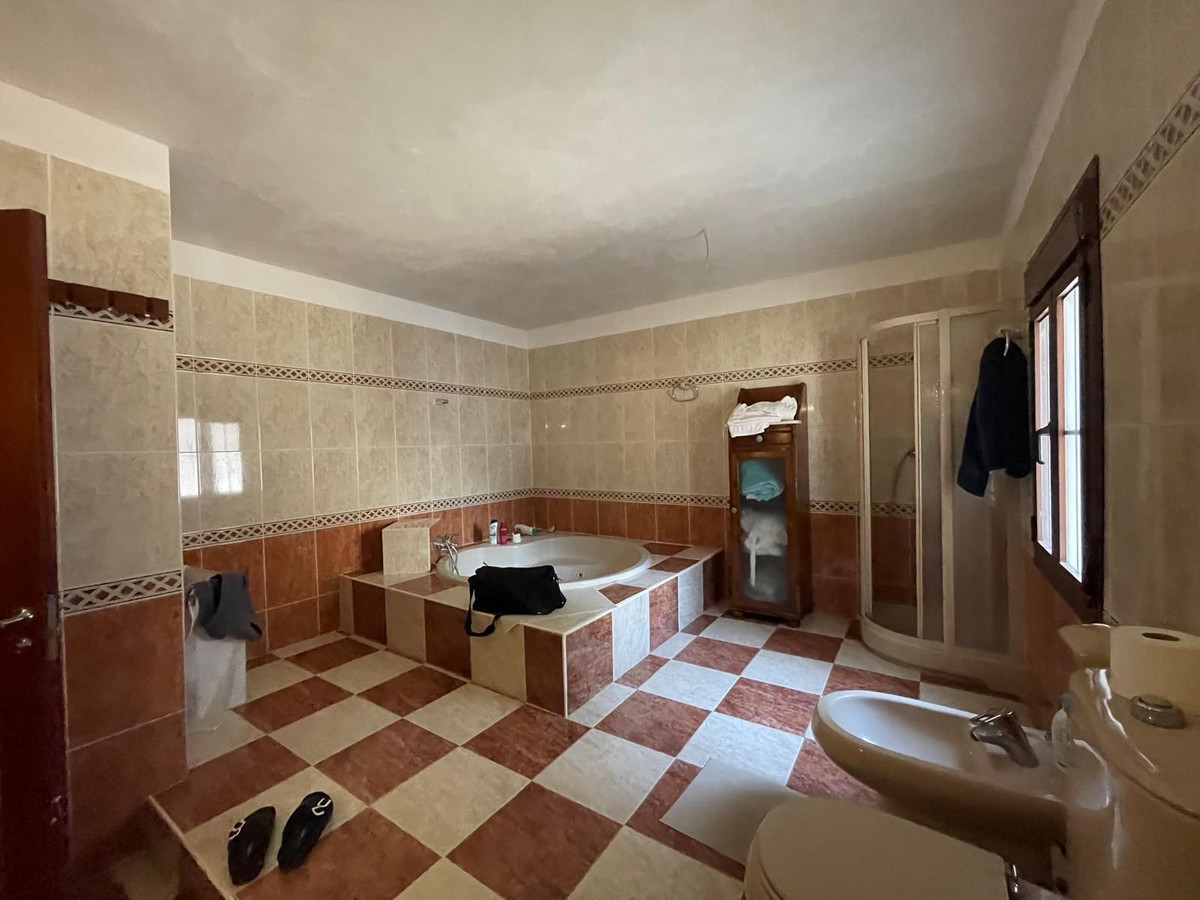 c2dbf284d3b9285f3d1e732d053d35ed - 18