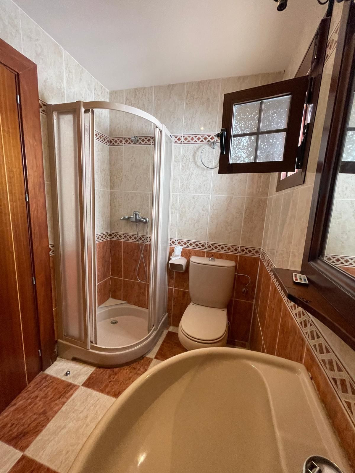 c2dbf284d3b9285f3d1e732d053d35ed - 21