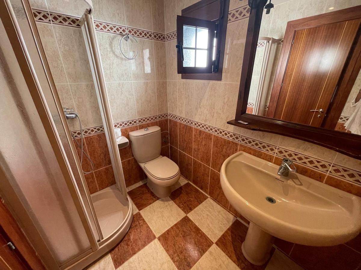 c2dbf284d3b9285f3d1e732d053d35ed - 24