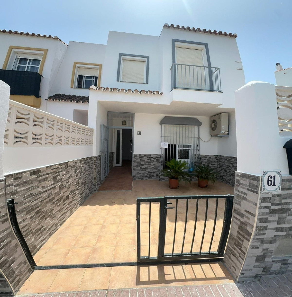 c3e0b2224f43e21c7825703566726abd - 17