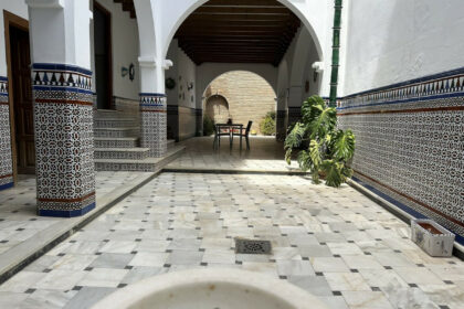 c613c491f54394ee21a43586ca1cb026 - 18