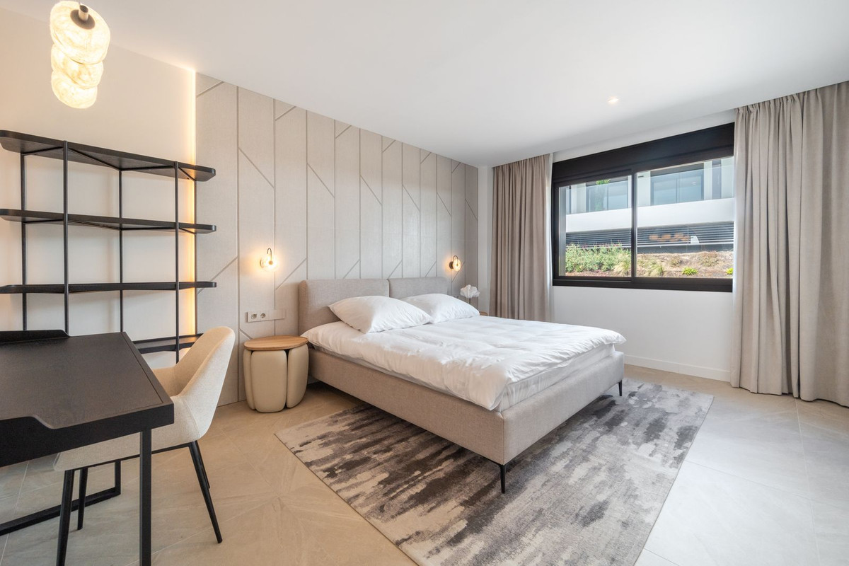 d2c248830df4ea7aadcd5281300c2737 - 18