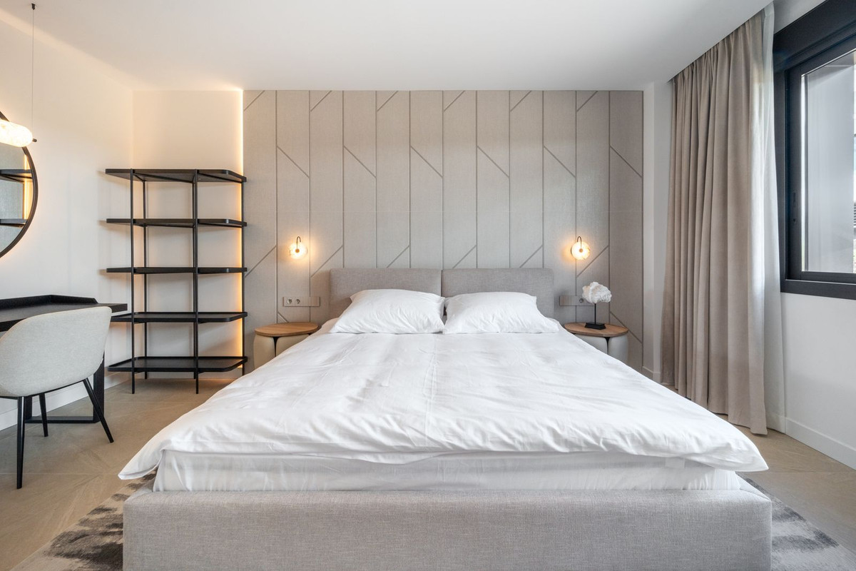 d2c248830df4ea7aadcd5281300c2737 - 20