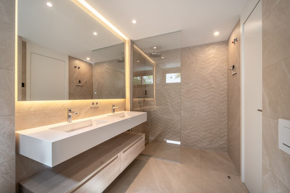 d2c248830df4ea7aadcd5281300c2737 - 22