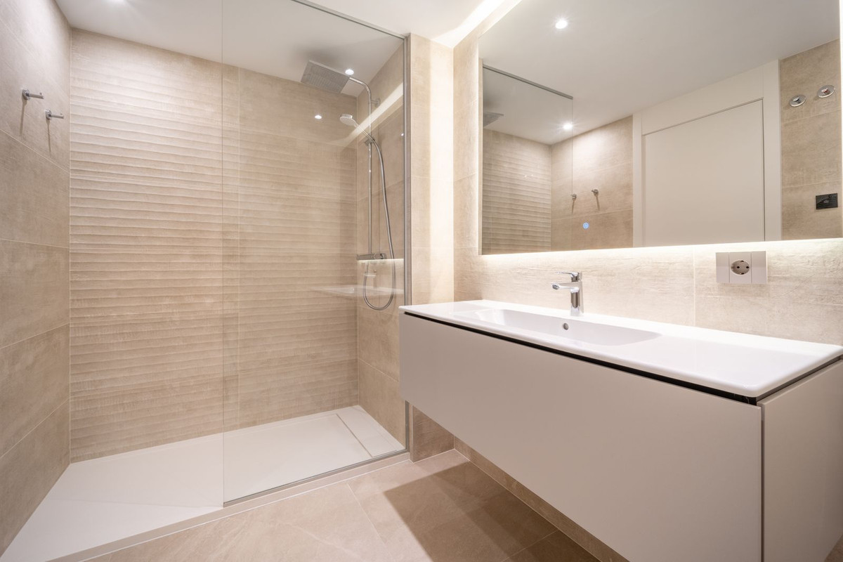 d2c248830df4ea7aadcd5281300c2737 - 27