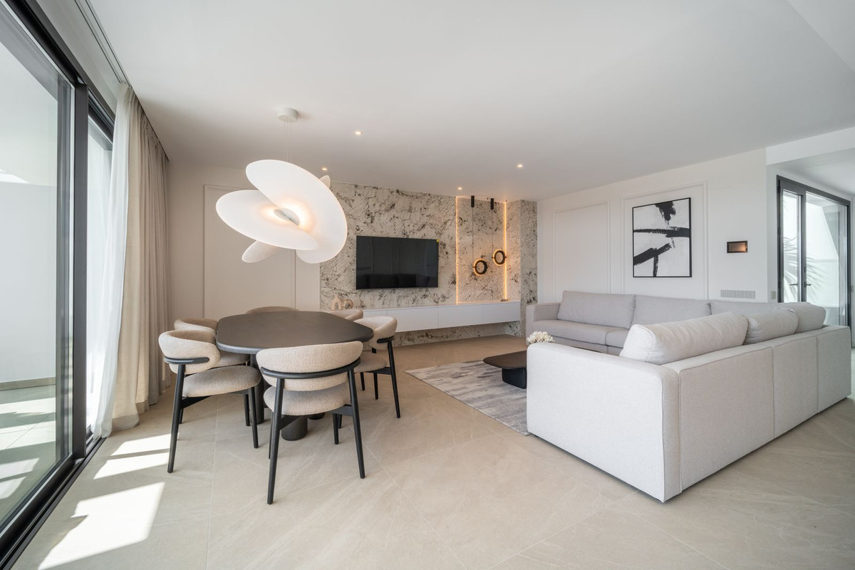 d2c248830df4ea7aadcd5281300c2737 - 32