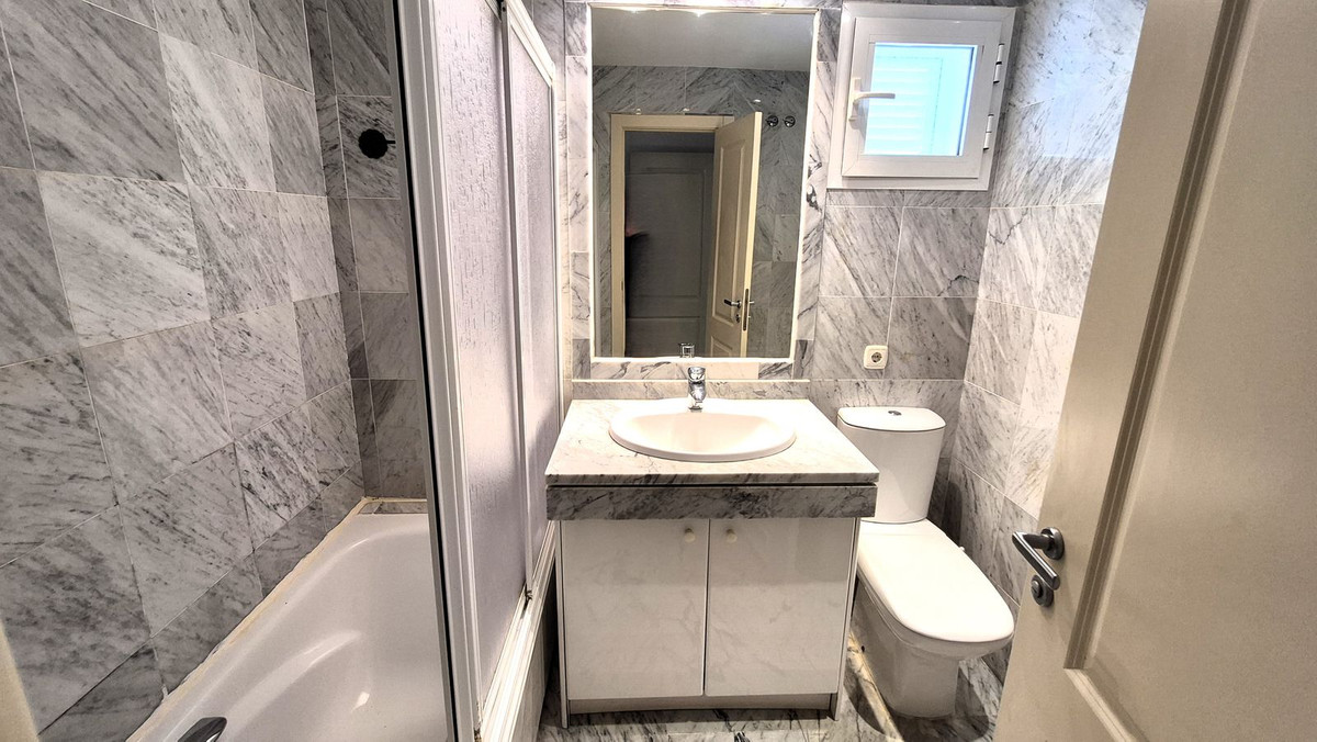 dffe695b992a08ac7c50cbaaccc2b834 - 20