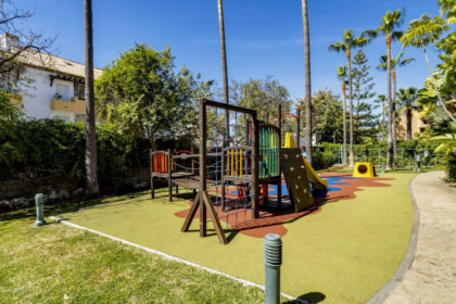 dffe695b992a08ac7c50cbaaccc2b834 - 33