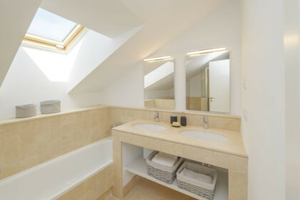 e01ab20e1f6845dd713d8ca3fbbcda32 - 9