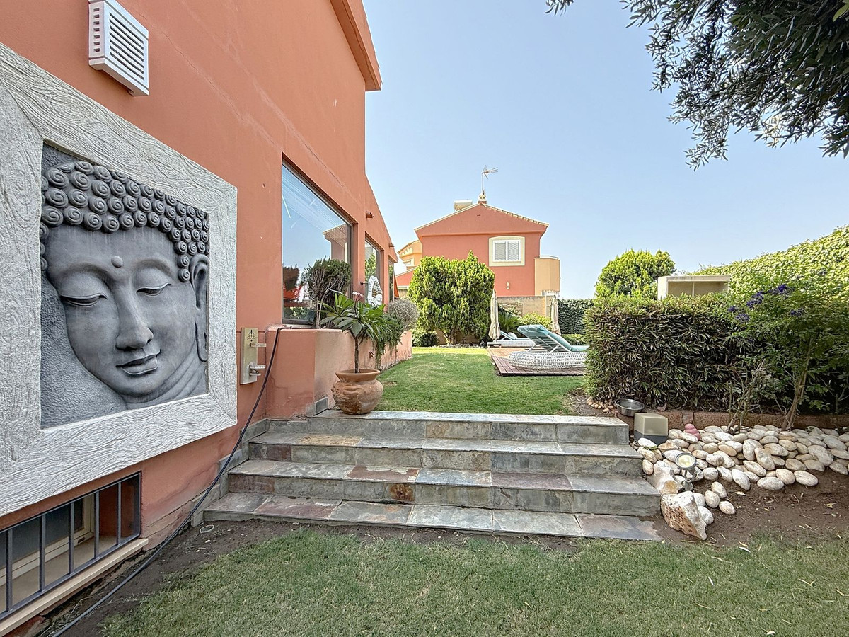 e0d0f56bfd9c1123927a743c028b5959 - 18