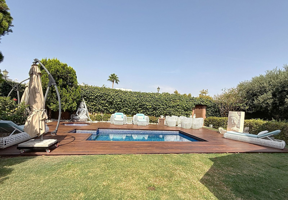 e0d0f56bfd9c1123927a743c028b5959 - 23