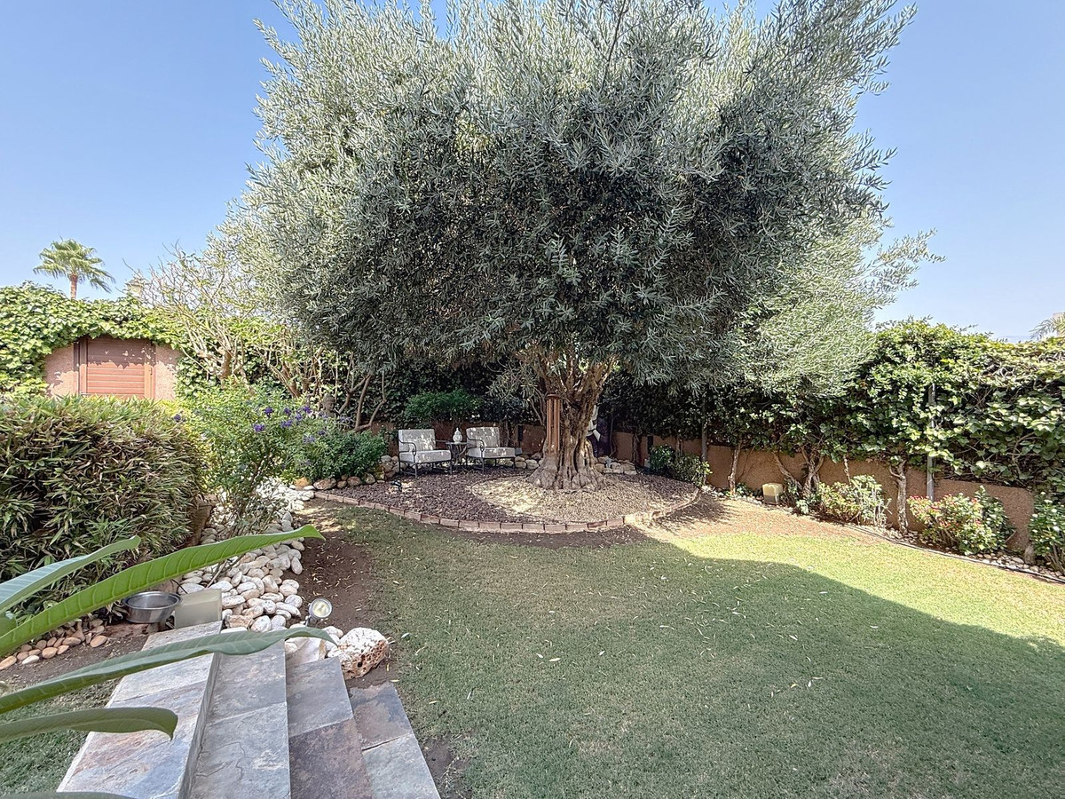 e0d0f56bfd9c1123927a743c028b5959 - 35