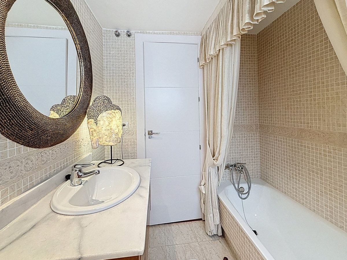 e0d0f56bfd9c1123927a743c028b5959 - 81