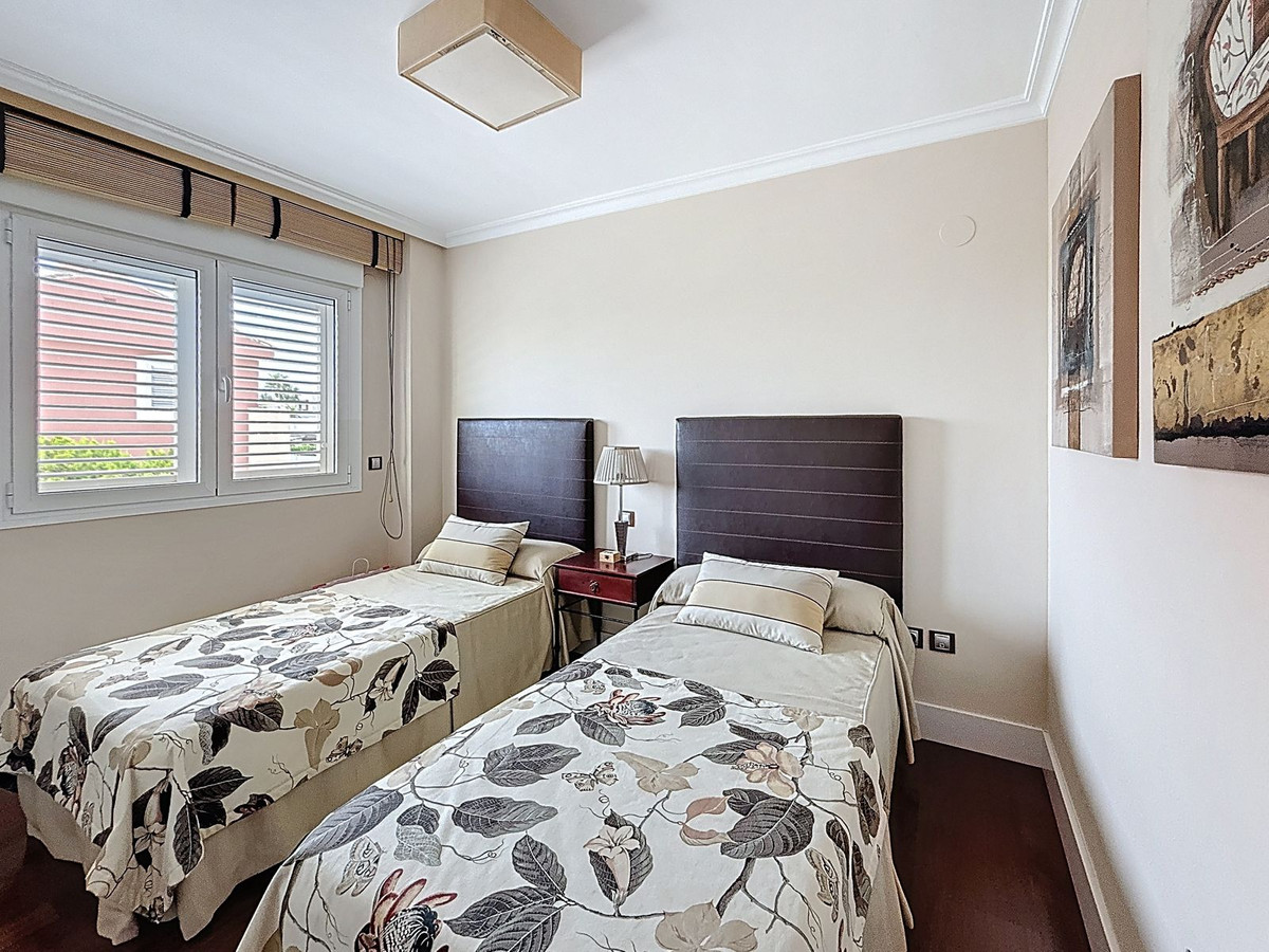 e0d0f56bfd9c1123927a743c028b5959 - 82