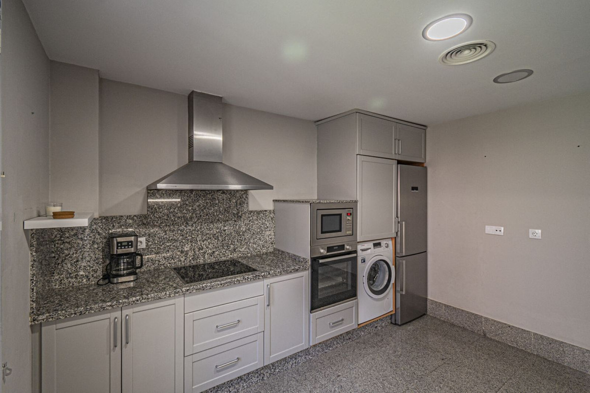 e261c0bb79684c14557dba87606d59a3 - 26