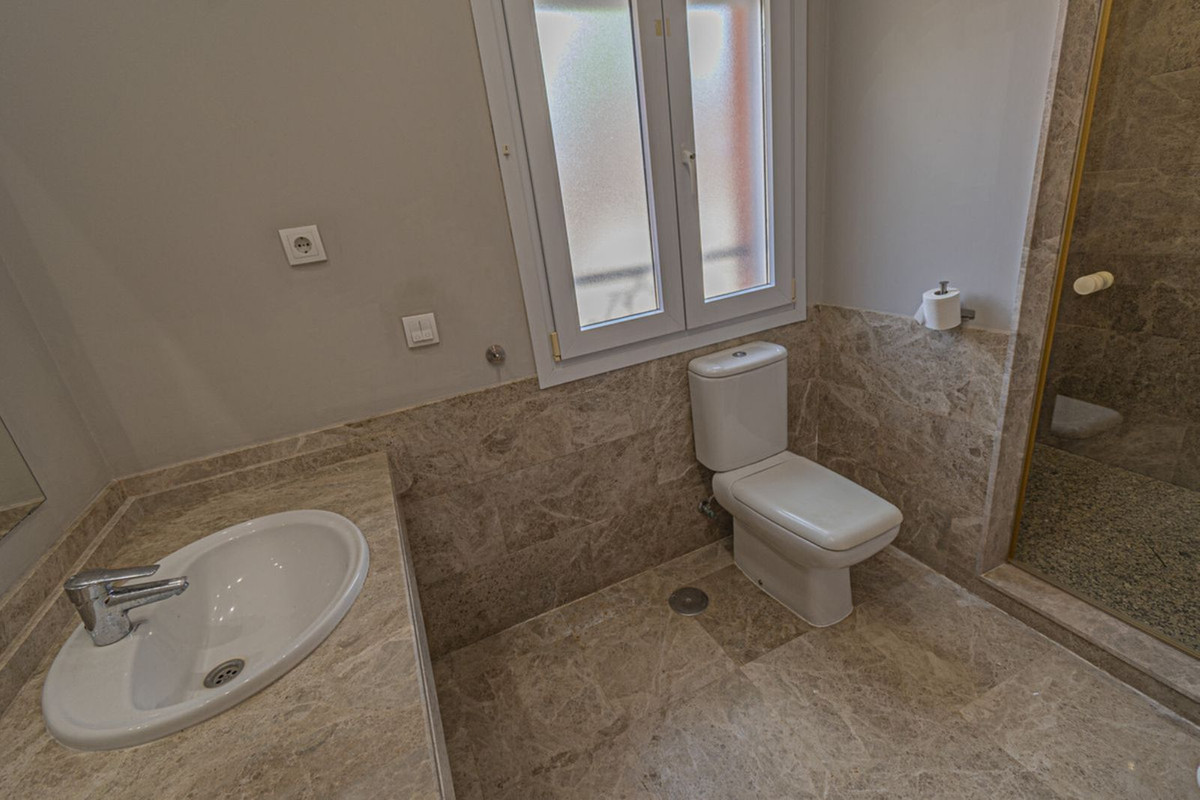 e261c0bb79684c14557dba87606d59a3 - 30