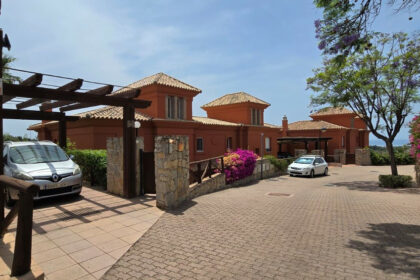 e261c0bb79684c14557dba87606d59a3 - 33