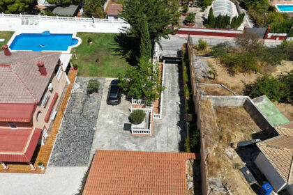 e39de223fe64576940e96e6ddb70455f - 37