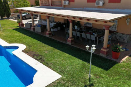 e39de223fe64576940e96e6ddb70455f - 4