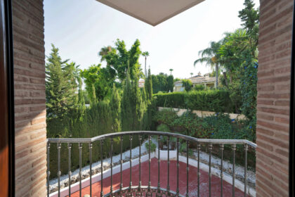 eedbcc9bf23ac730b4fc844754ca4dc8 - 16