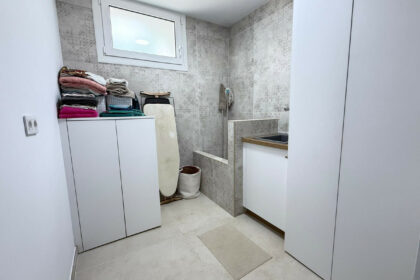 f433b087a92603a00cfd3abf230fca55 - 50