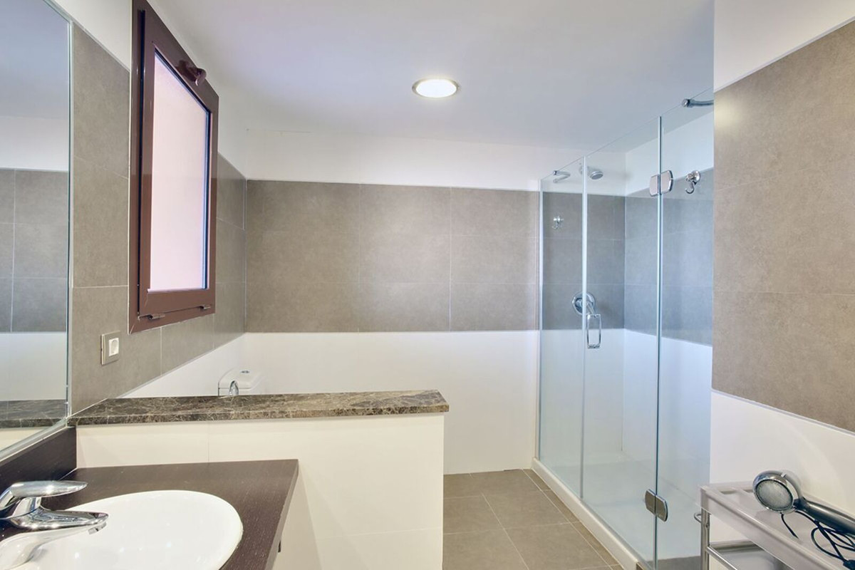 f607182f53ff349f3e7a97773bdbe361 - 15