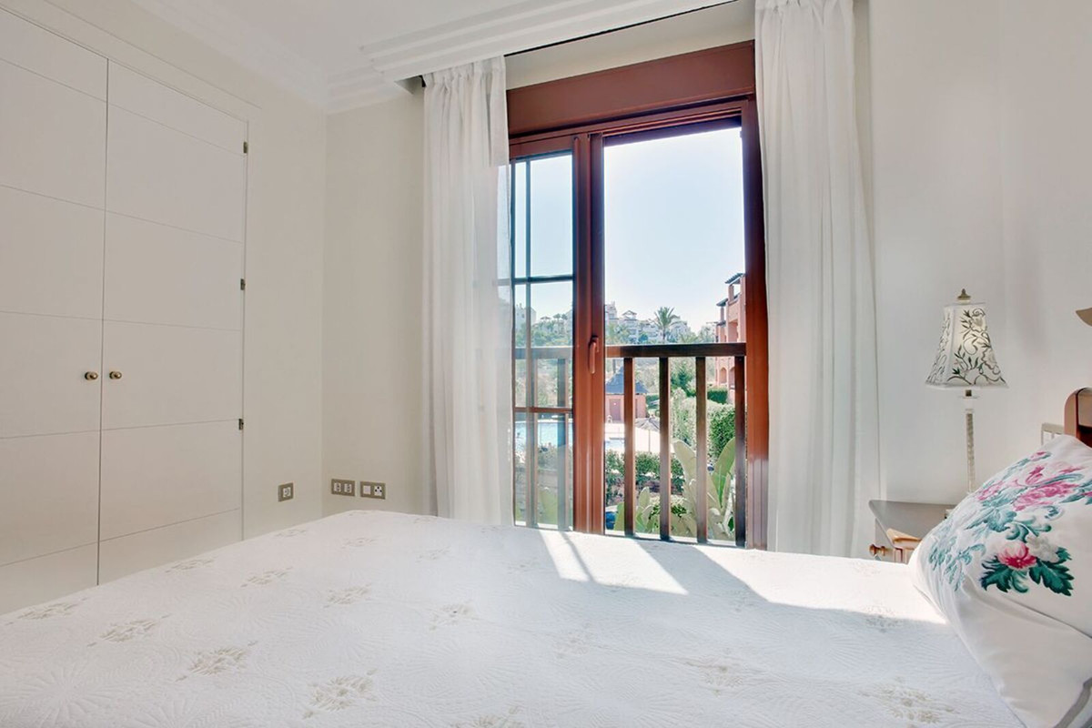 f607182f53ff349f3e7a97773bdbe361 - 18