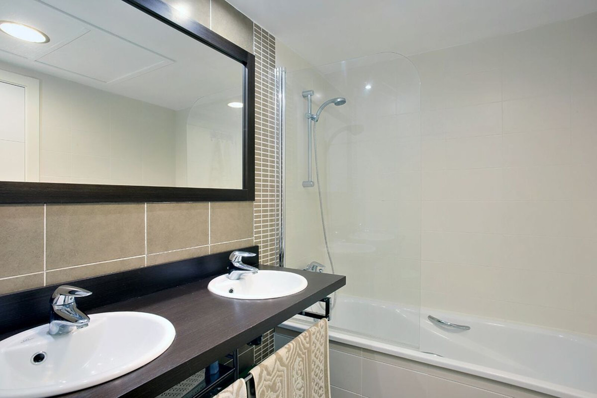 f607182f53ff349f3e7a97773bdbe361 - 20