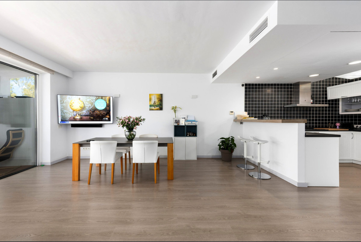 f60e8b44a35f4f967f3a67f4442c8744 - 10