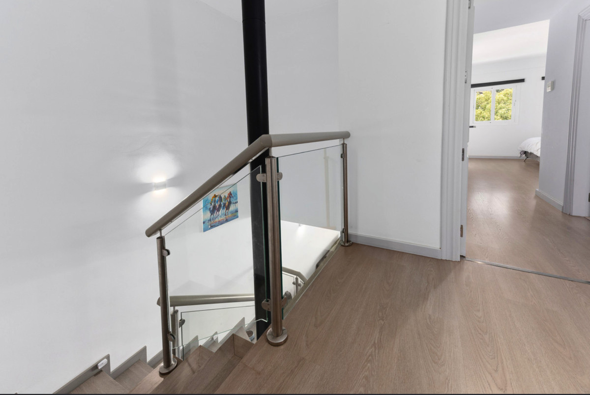 f60e8b44a35f4f967f3a67f4442c8744 - 11