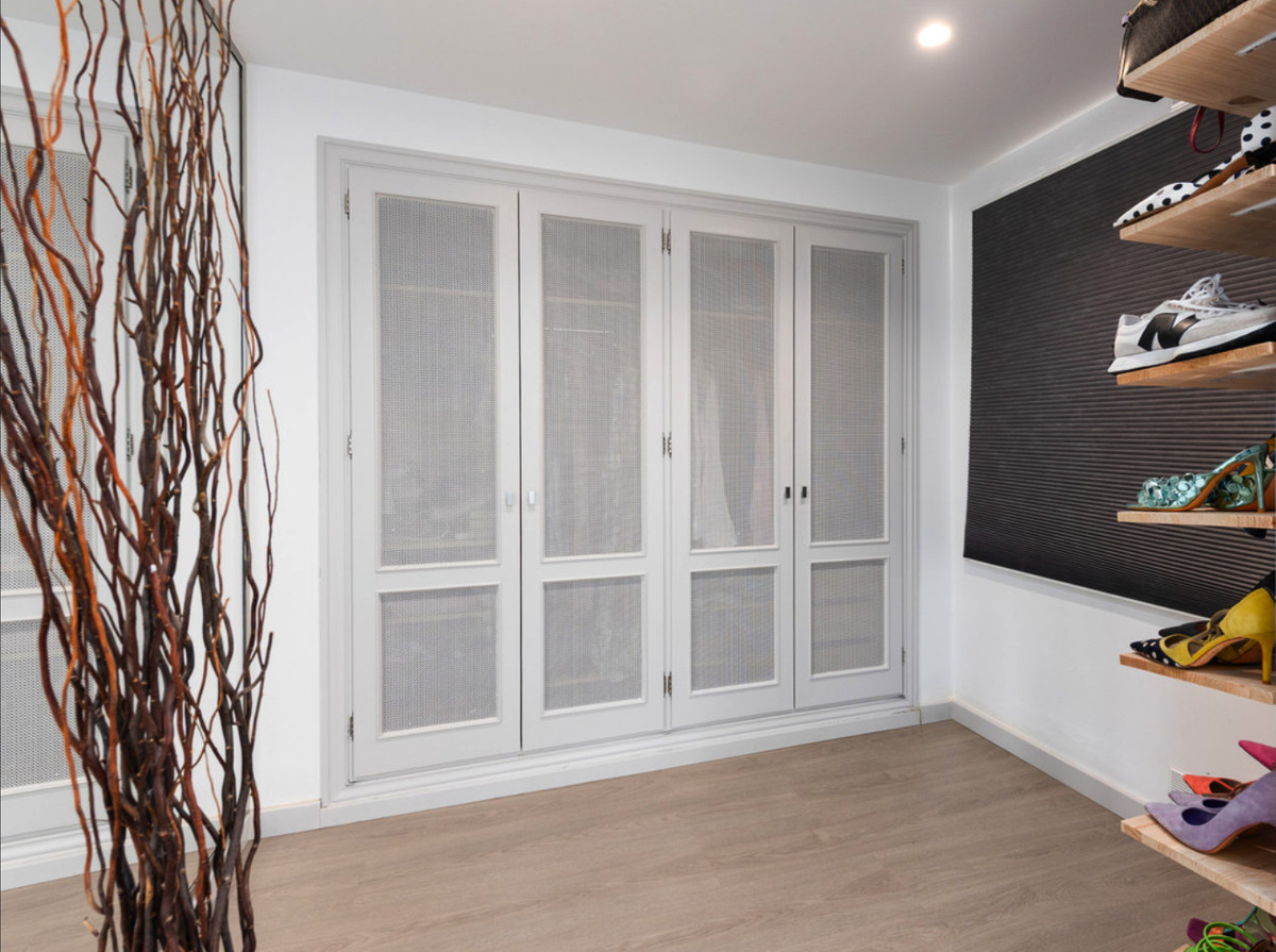 f60e8b44a35f4f967f3a67f4442c8744 - 13