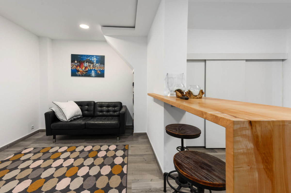 f60e8b44a35f4f967f3a67f4442c8744 - 16