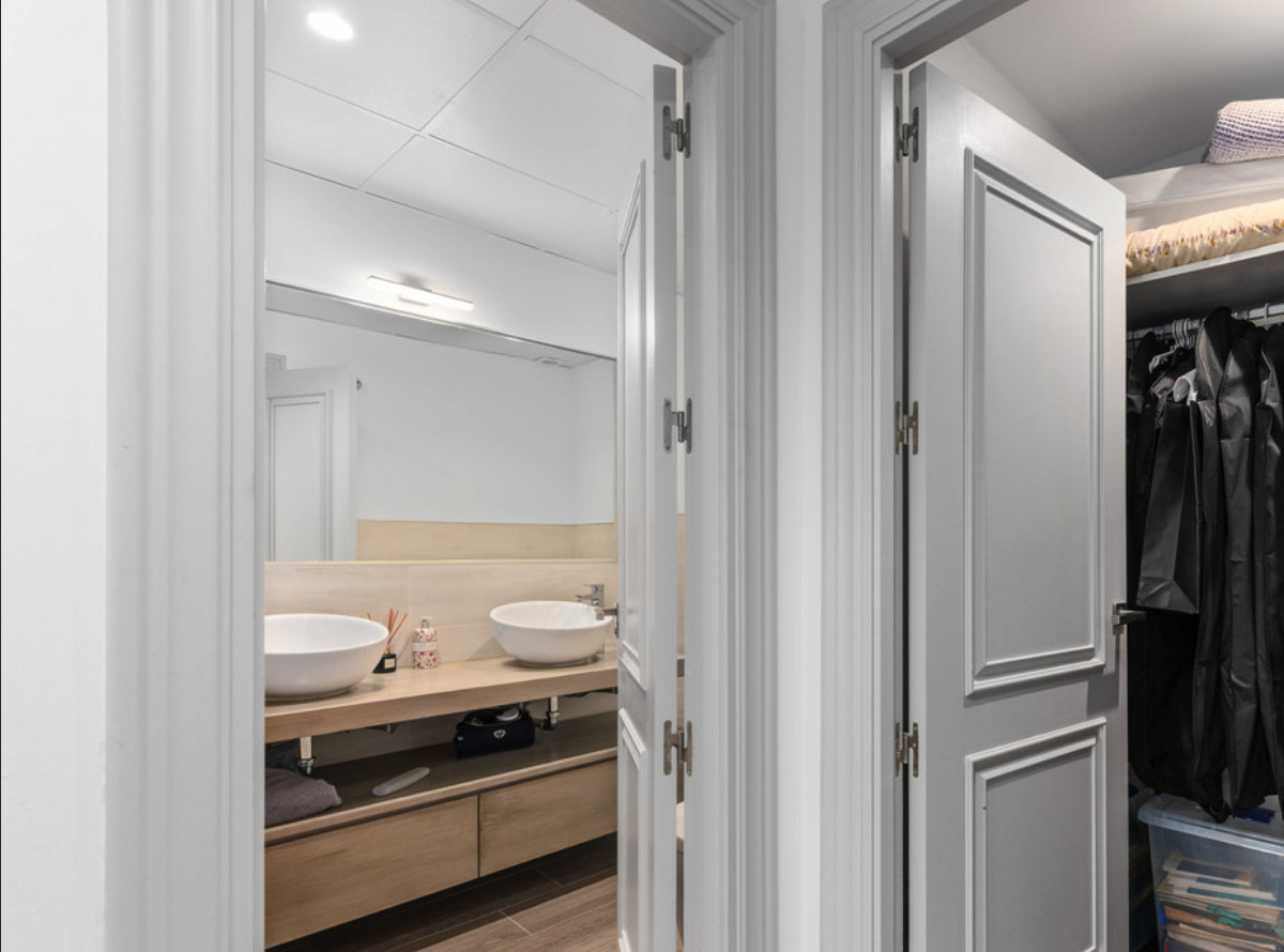 f60e8b44a35f4f967f3a67f4442c8744 - 17